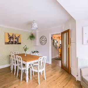 Smiley 3 Bedrooms Sleeps 6 To 8 Holiday home Filey